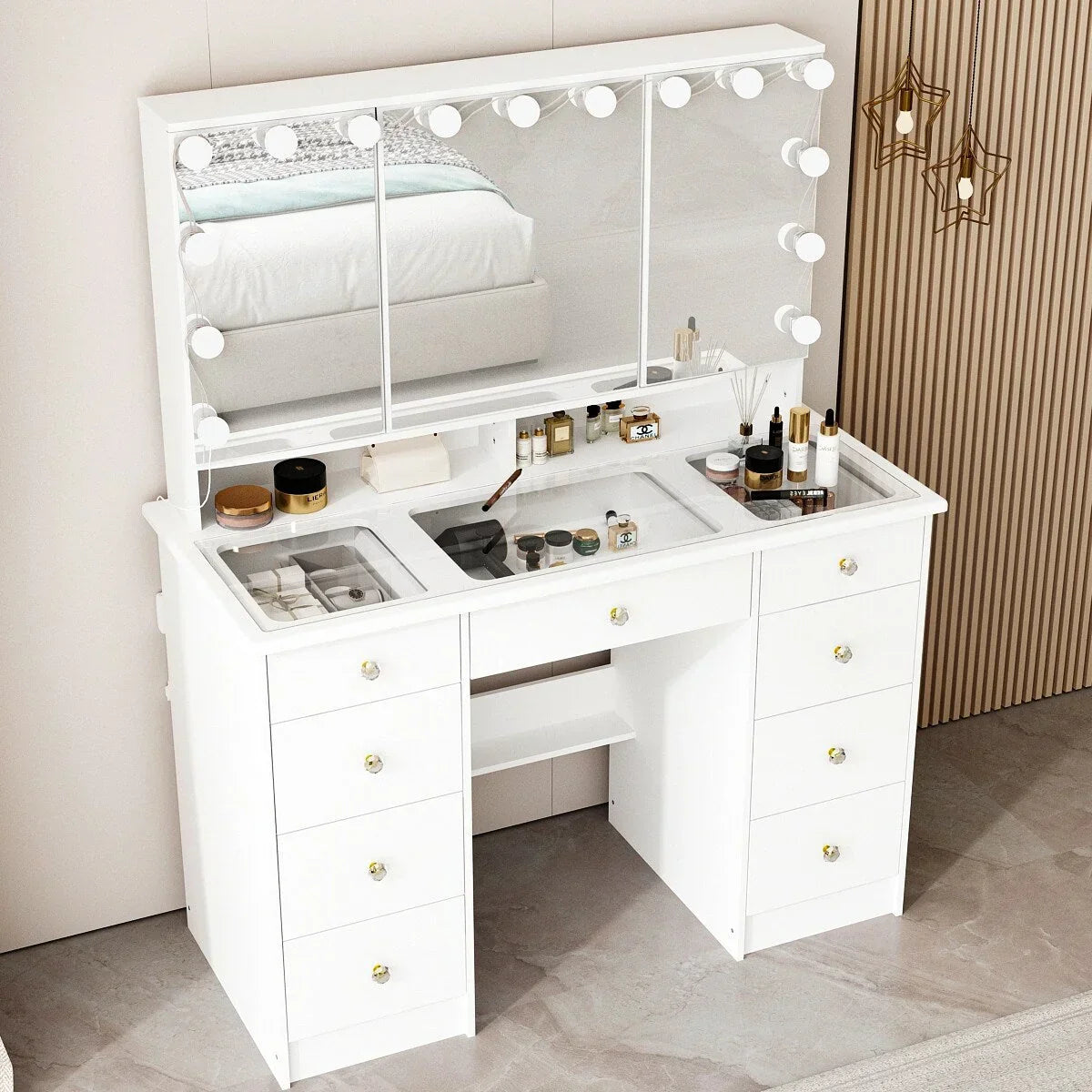 Toeletta per trucco con specchio a tre ante, illuminazione certificata, piano in vetro