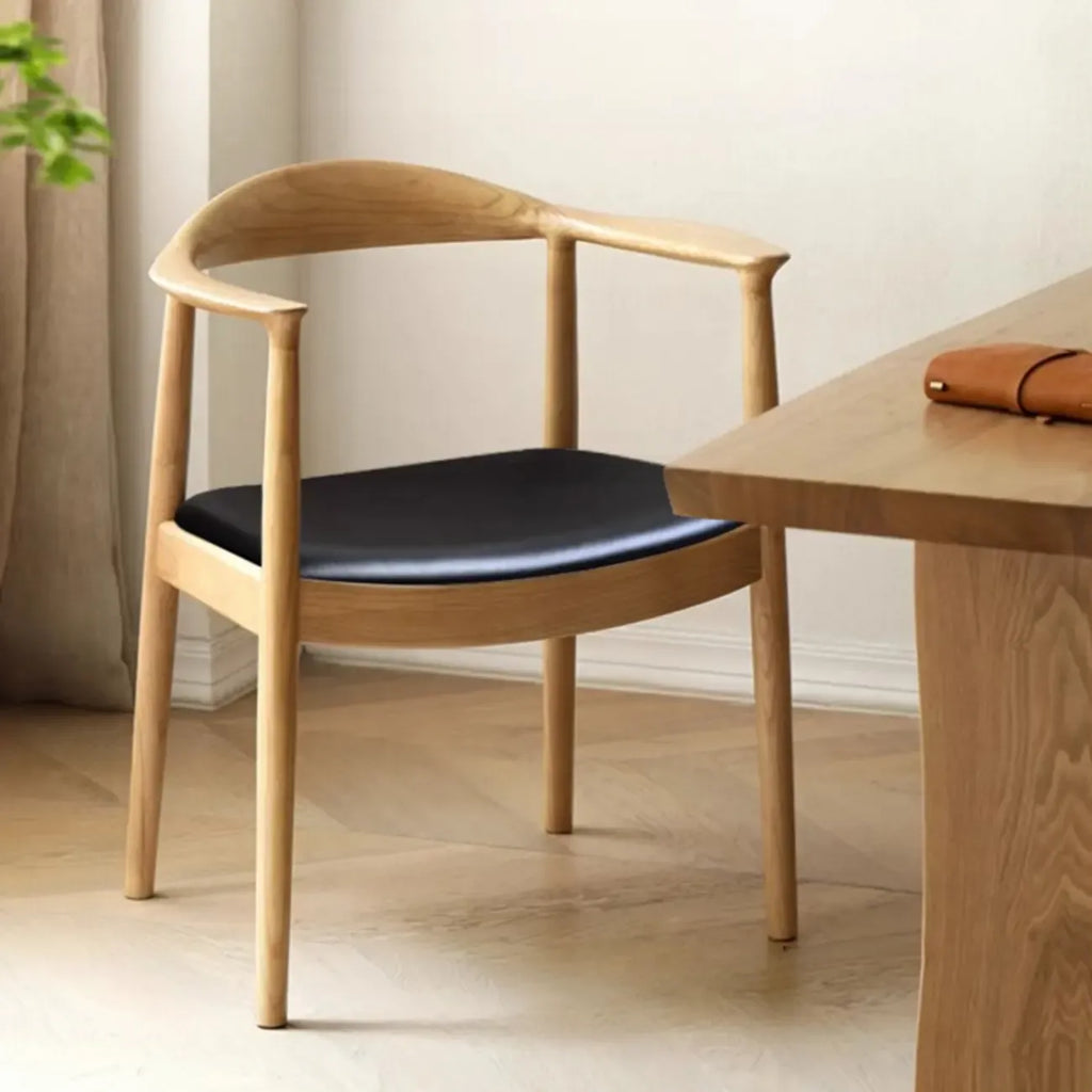 Chaise de salle à manger scandinave avec structure en bois courbé, assise tressée et accoudoirs