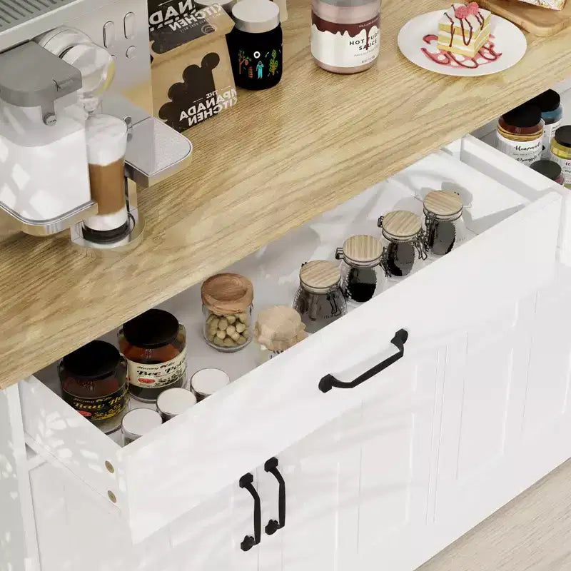 Madia in legno bianco da 142 cm con design shaker