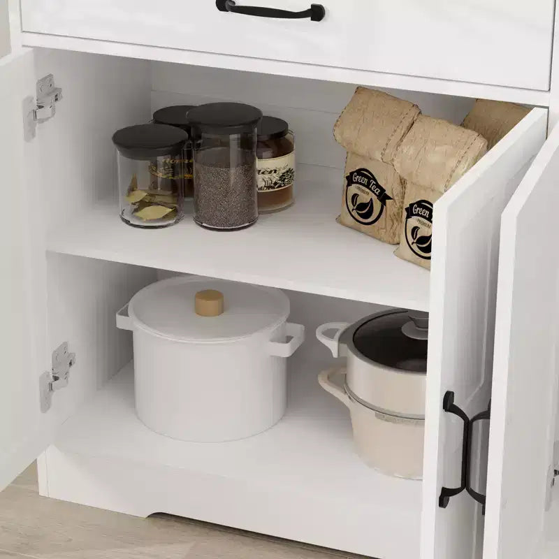 Madia in legno bianco da 142 cm con design shaker