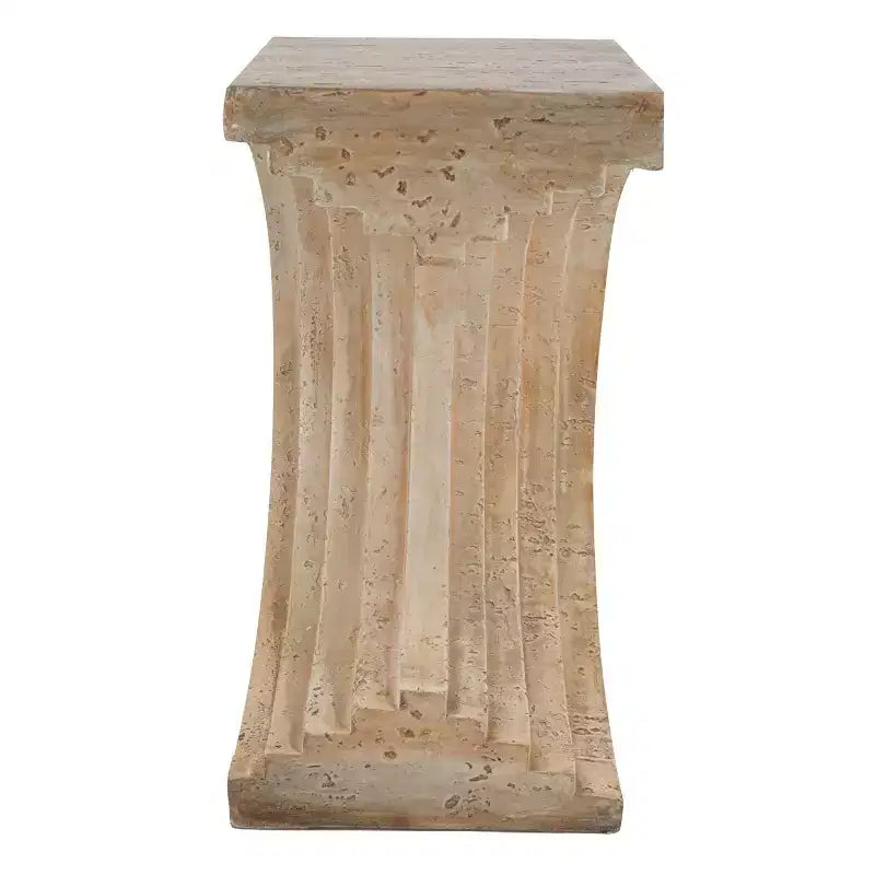 Tavolino laterale ad arco scultoreo moderno e leggero Taehyung in cemento con finitura finto travertino