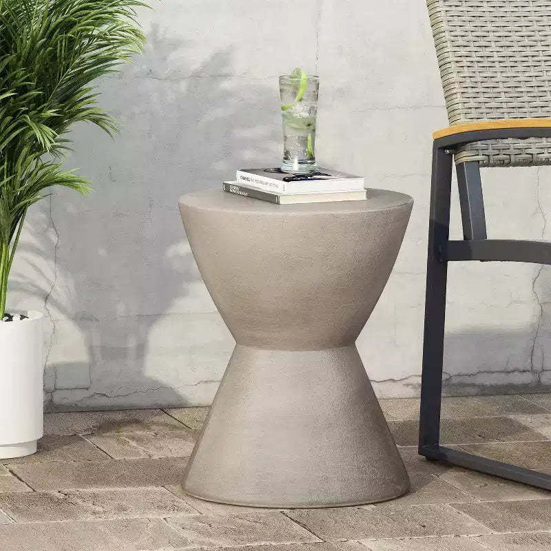 Tavolino da Esterno in Cemento Leggero Design Moderno Scultoreo, Resistente alle Intemperie e Facile da Spostare per Patio, Balcone o Giardino