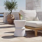 Tavolino da Esterno in Cemento Leggero Design Moderno Scultoreo, Resistente alle Intemperie e Facile da Spostare per Patio, Balcone o Giardino