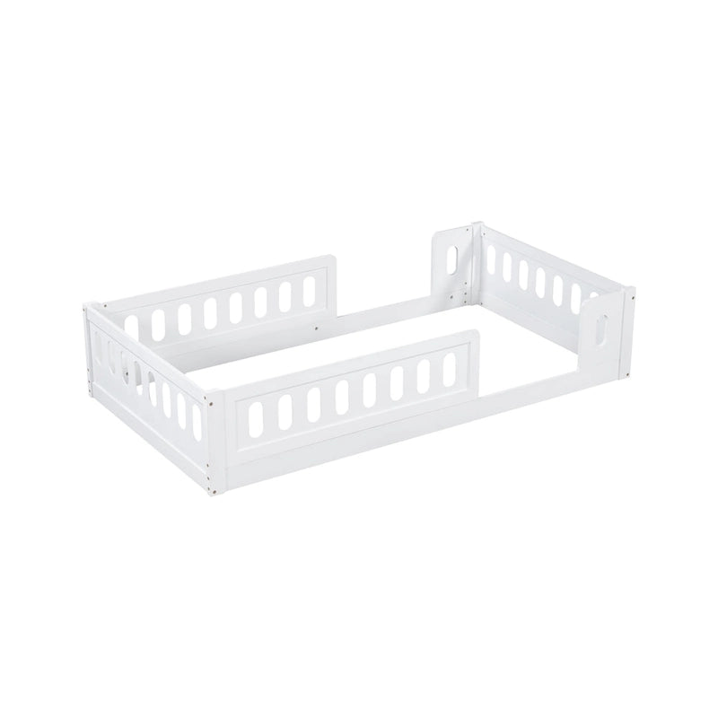 Letto a piattaforma in legno bianco dal design moderno per bambini con spondina di sicurezza per camera da letto