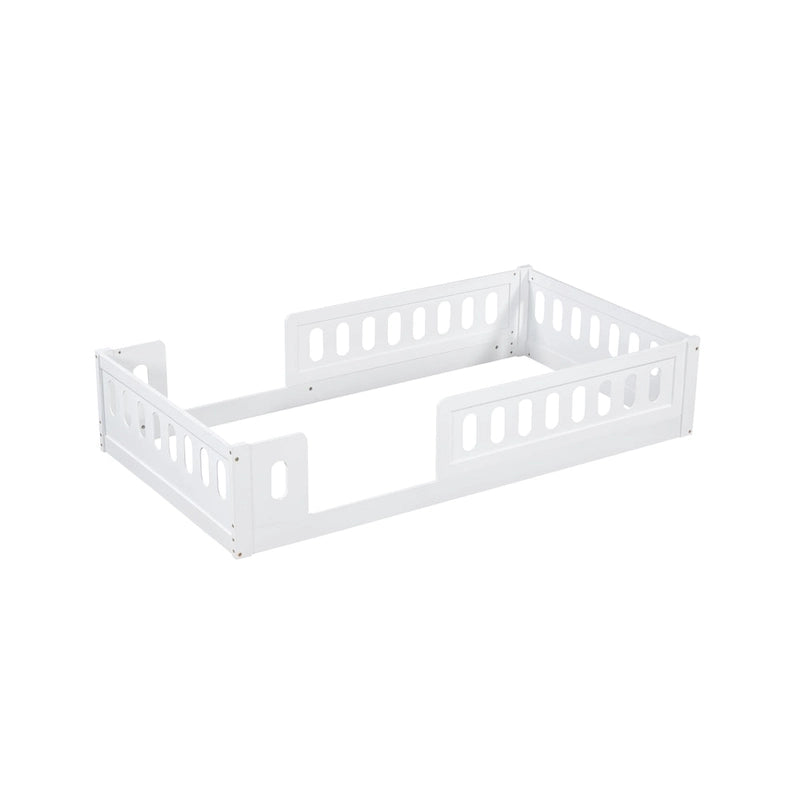 Letto a piattaforma in legno bianco dal design moderno per bambini con spondina di sicurezza per camera da letto