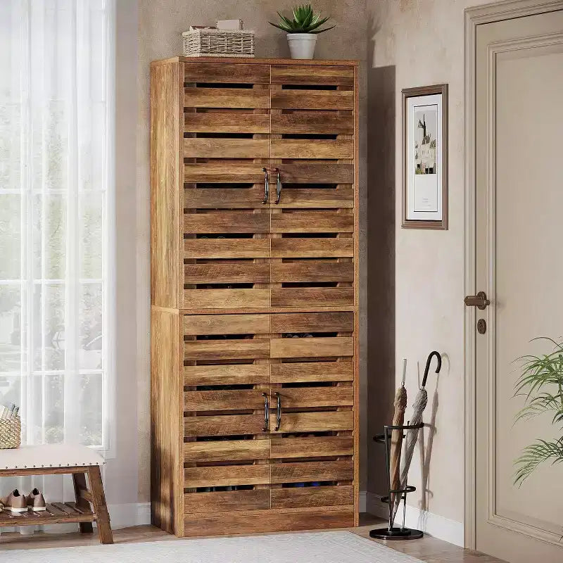 Sapateira alta Lantine de 70.8 com portas de persiana, armário vertical para arrumação de calçado com 9 níveis e espaço para 27 pares
