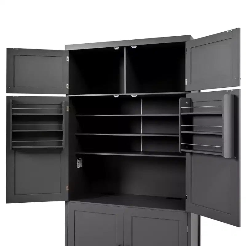 Dispensa alta da cucina con prese di corrente, grande armadio indipendente con supporto per microonde, cassetti, ripiani, portabottiglie e ripiano nell’anta