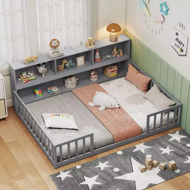 Montessori-Bodenbett in Twin-/Full-Größe mit Bücherregal, Stauraumfächern und Sicherheitsgittern, Weiß/Grau