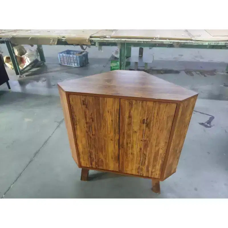 Meuble d’angle avec étagère réglable, table d’angle industrielle en bois à 3 niveaux avec portes, table d’appoint triangulaire pour salon et cuisine