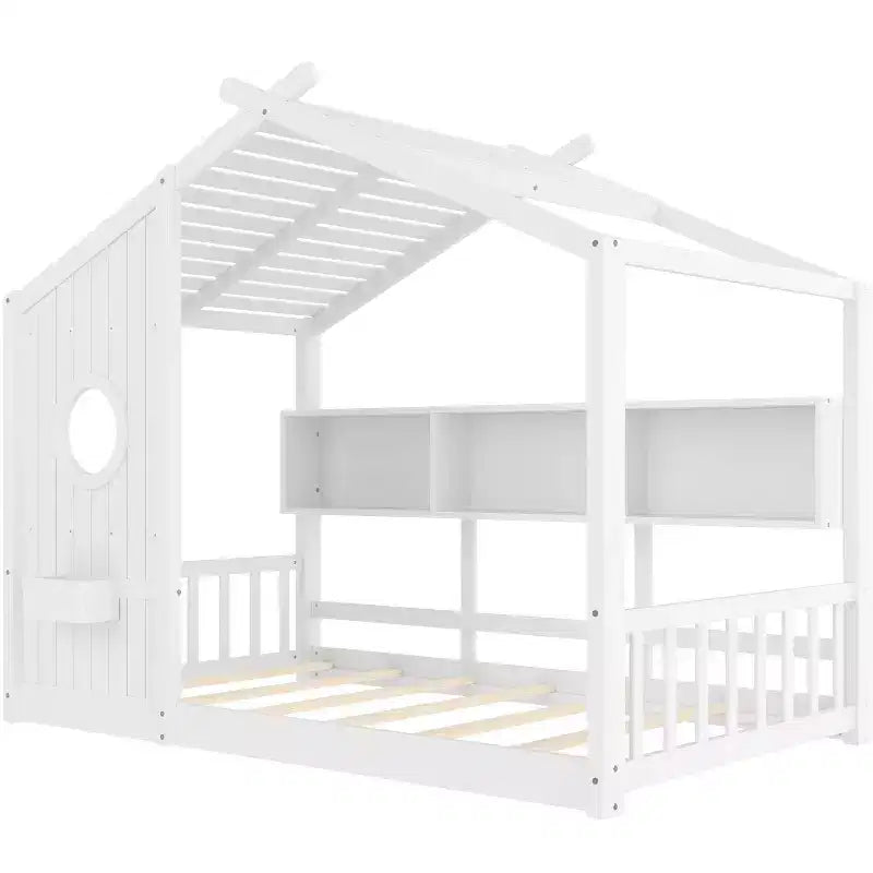Bodenbett in Hausform mit integrierten Ablagefächern und Latten-Dach