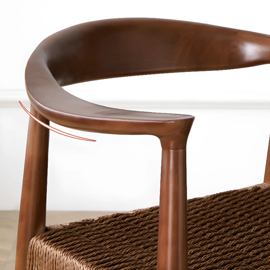 Chaise de salle à manger scandinave avec structure en bois courbé, assise tressée et accoudoirs
