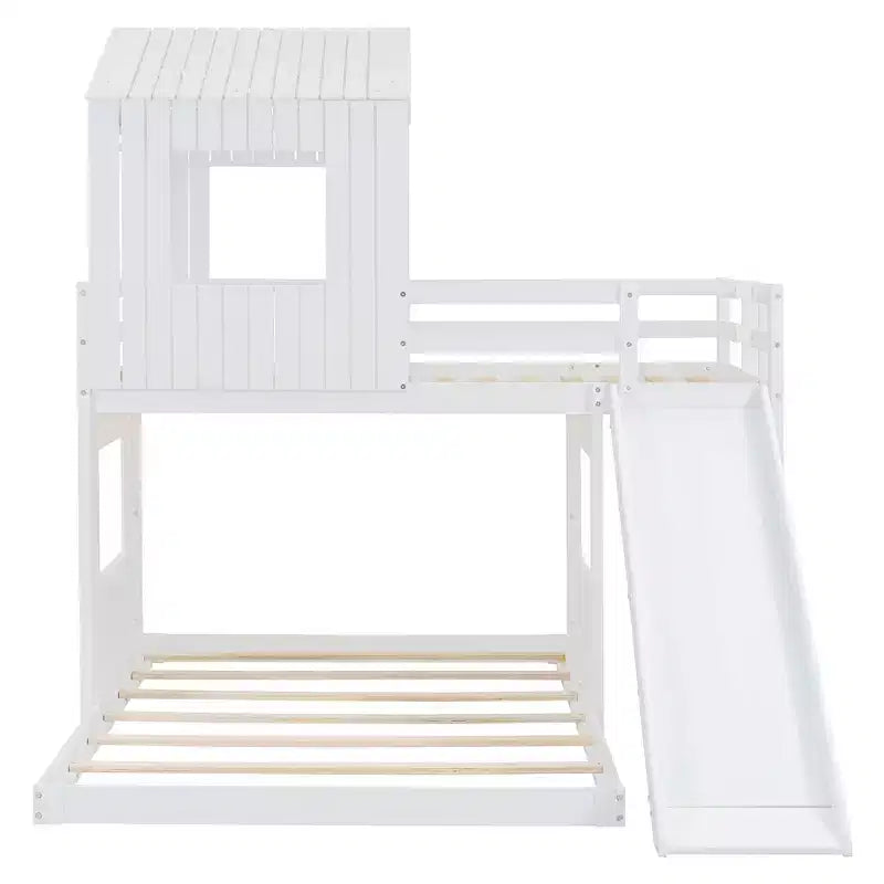 Lit superposé en bois Luxystar avec couchage supérieur une place et inférieur deux places, maisonnette, toboggan et barrières de sécurité