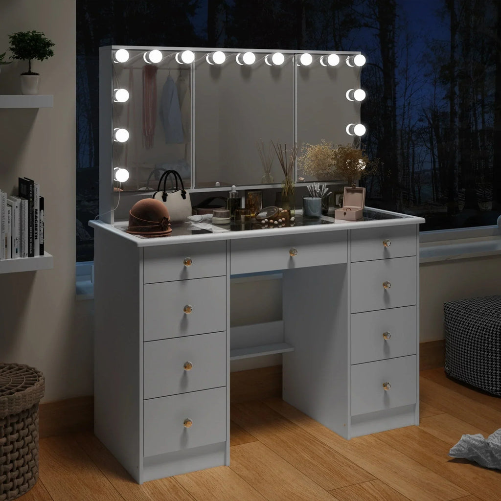 Toeletta per trucco con specchio a tre ante, illuminazione certificata, piano in vetro