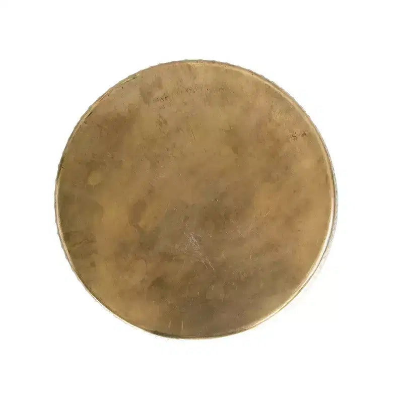 Tavolino con Accenti Laterali a Tamburo in Metallo Sbalzato Finitura Ottone