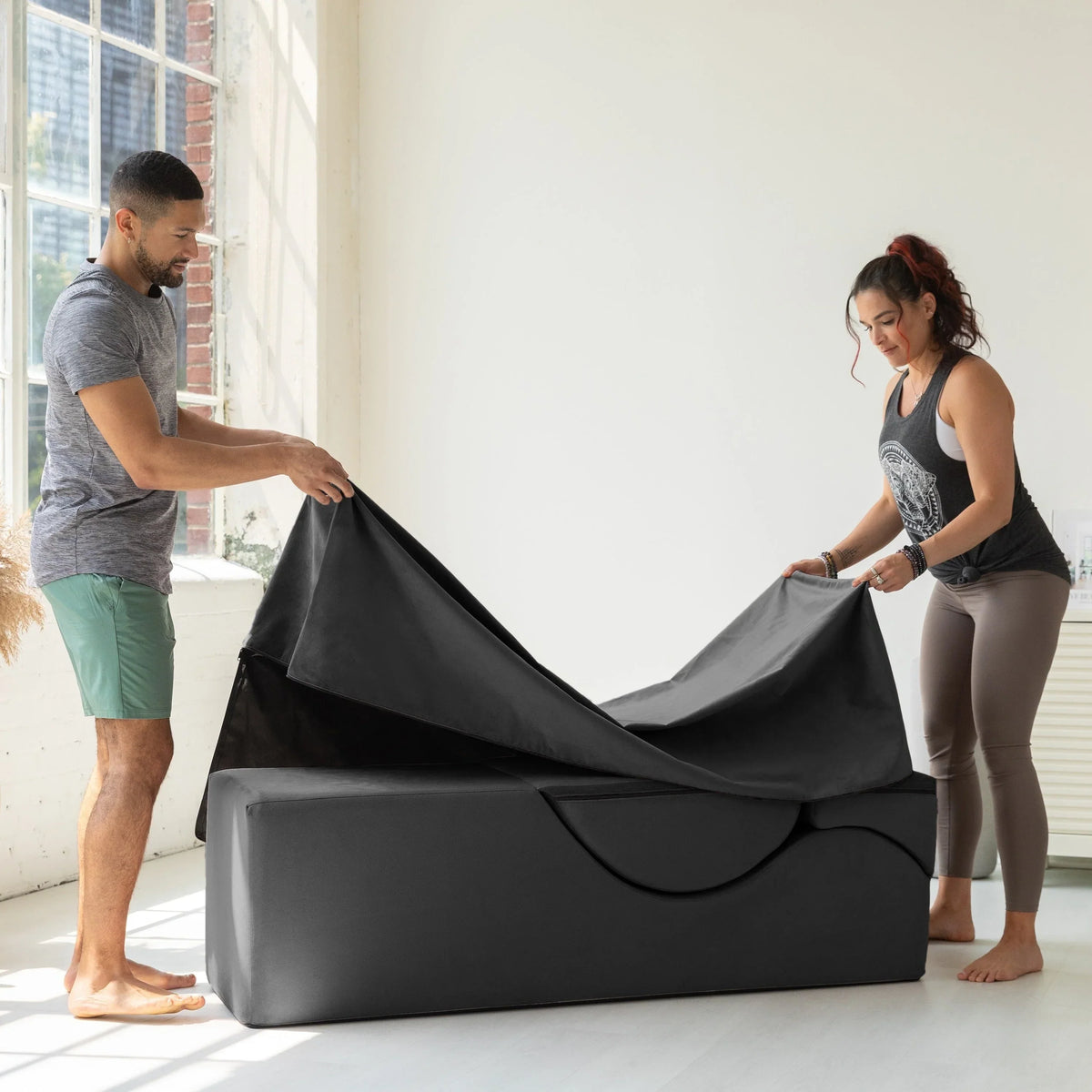 Avana Kami converteerbare chaise longue / yoga en massage - 2-in-1 hocker met verborgen uitklapbare yogastoel, microvelours - N/A