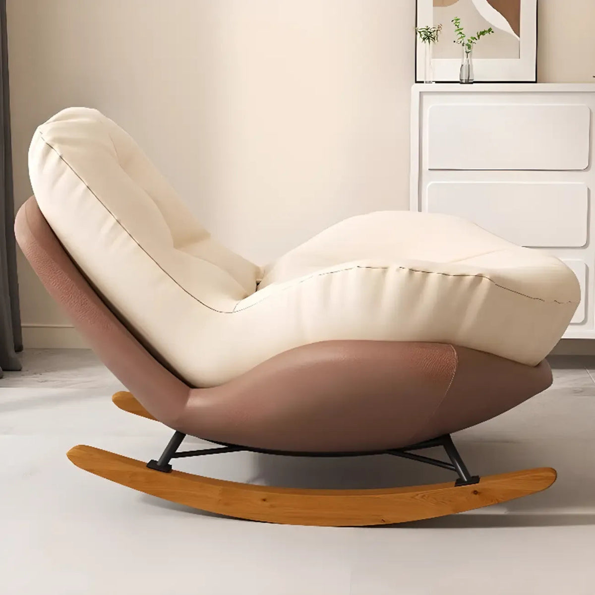Sedia a dondolo imbottita in stile scandinavo con pouf opzionale