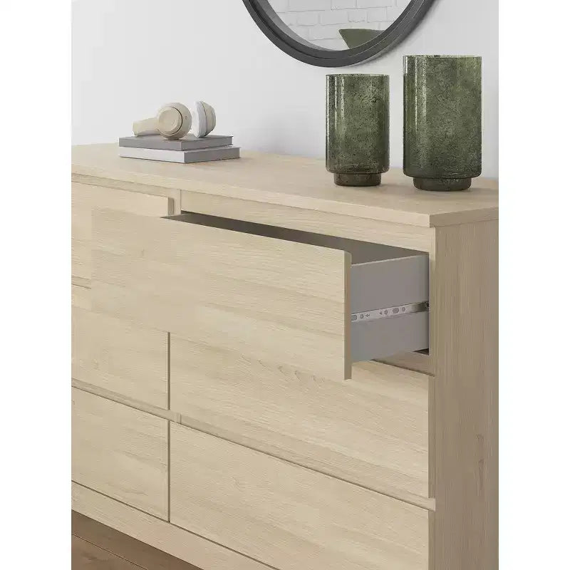 Moderní komoda Signature Design by Ashley Onita se 6 zásuvkami, komoda s povrchovou úpravou z přírodního hnědého dřeva a designem bez kování