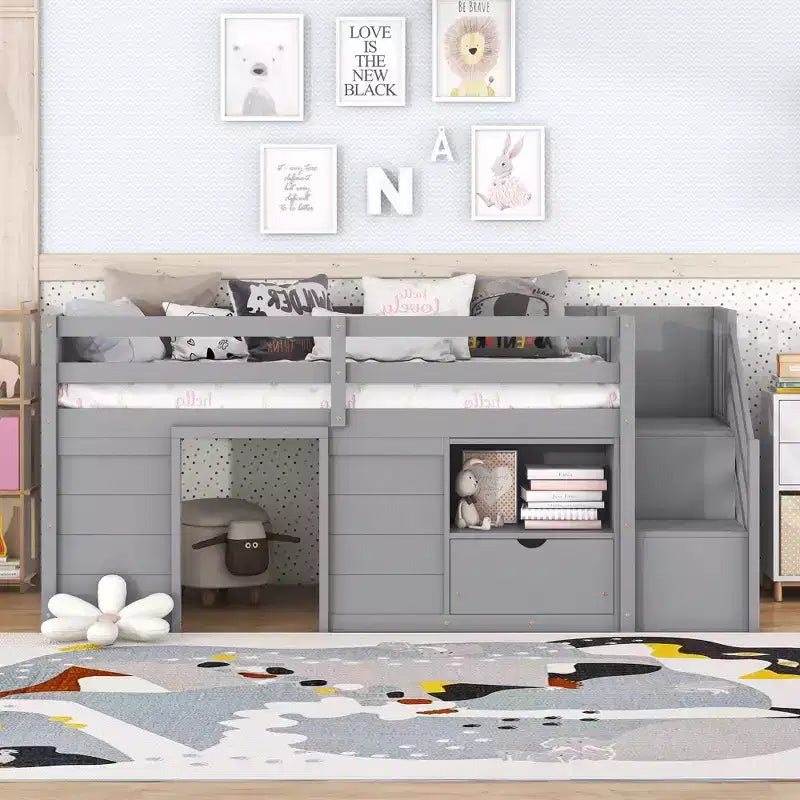 Cama baixa tipo loft individual em madeira maciça, 94.6L x 42.3W, com escada, gaveta e prateleira, design moderno e simples