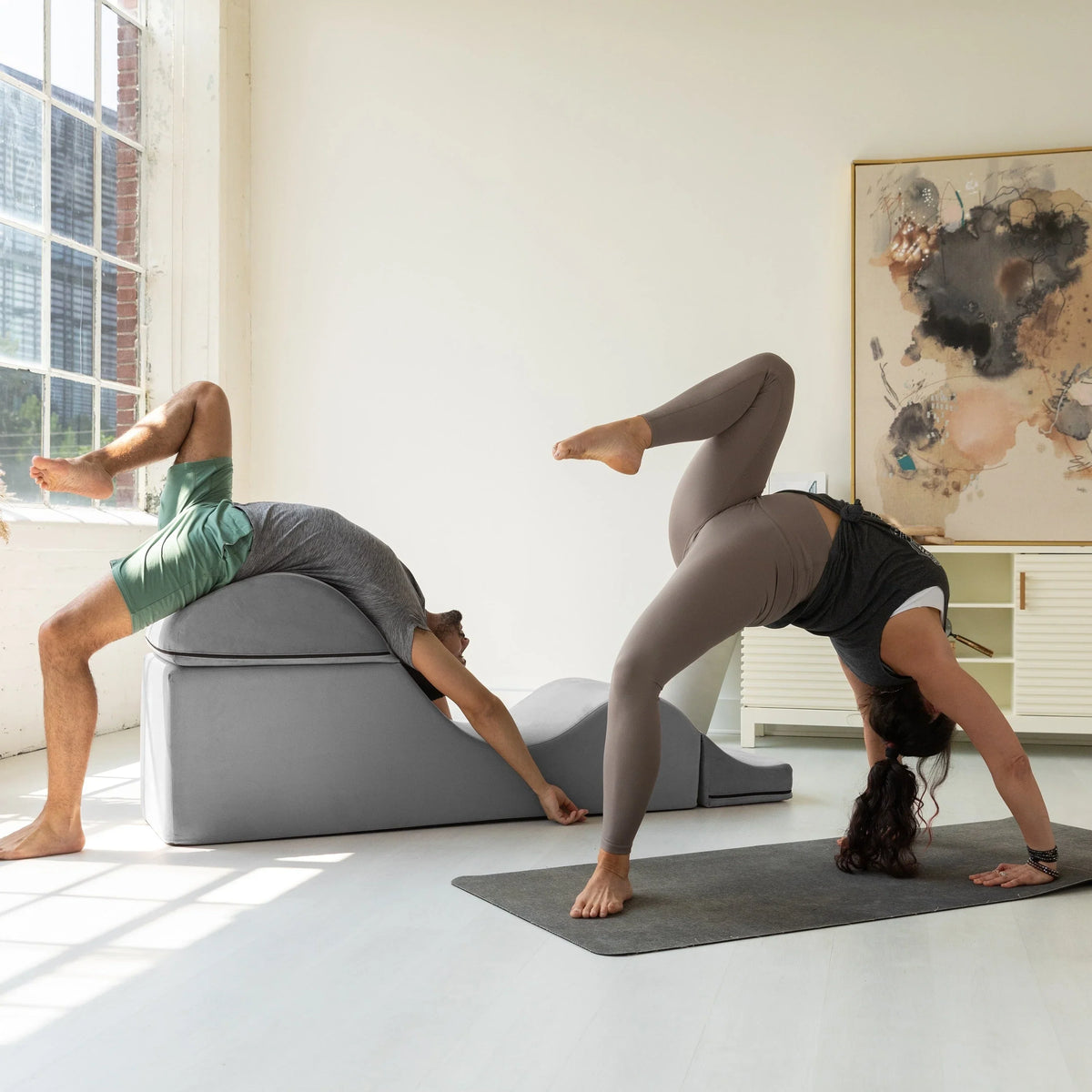 Avana Kami converteerbare chaise longue / yoga en massage - 2-in-1 hocker met verborgen uitklapbare yogastoel, microvelours - N/A