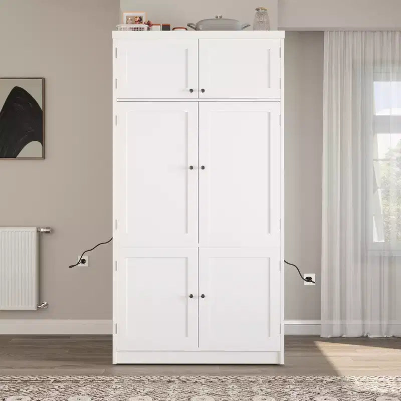 Dispensa alta da cucina con prese di corrente, grande armadio indipendente con supporto per microonde, cassetti, ripiani, portabottiglie e ripiano nell’anta