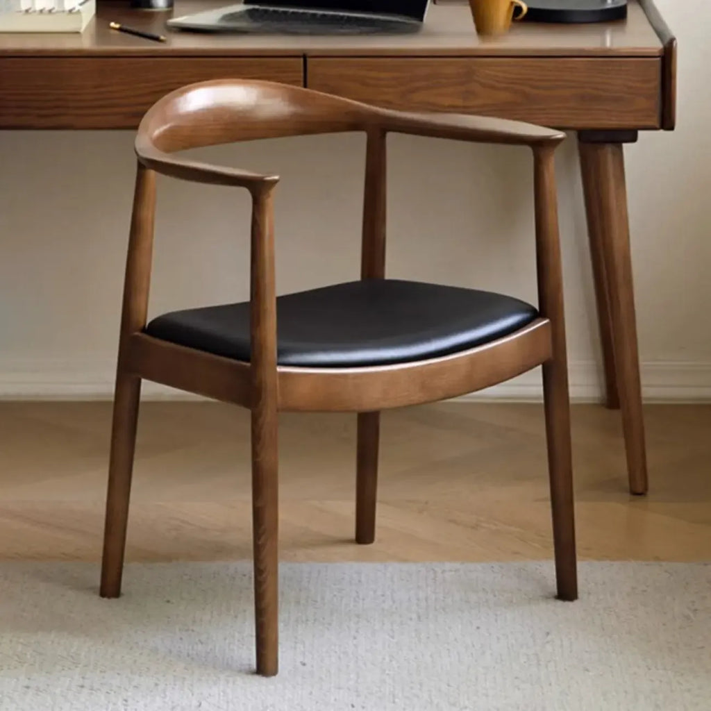 Chaise de salle à manger scandinave avec structure en bois courbé, assise tressée et accoudoirs