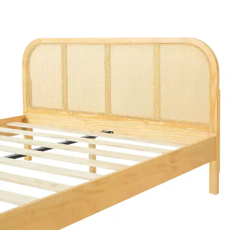 Estrutura de cama de plataforma em madeira Christopher Knight Home Callahan, moderna, estilo boho, com cabeceira em rattan