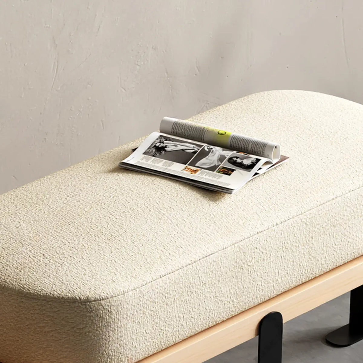Panca corta moderna in legno con imbottitura beige
