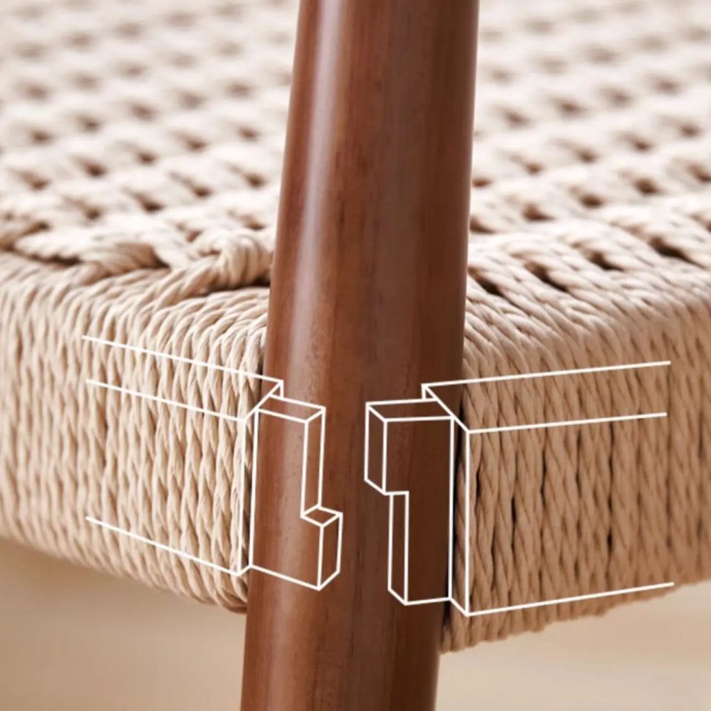 Chaise de salle à manger scandinave avec structure en bois courbé, assise tressée et accoudoirs