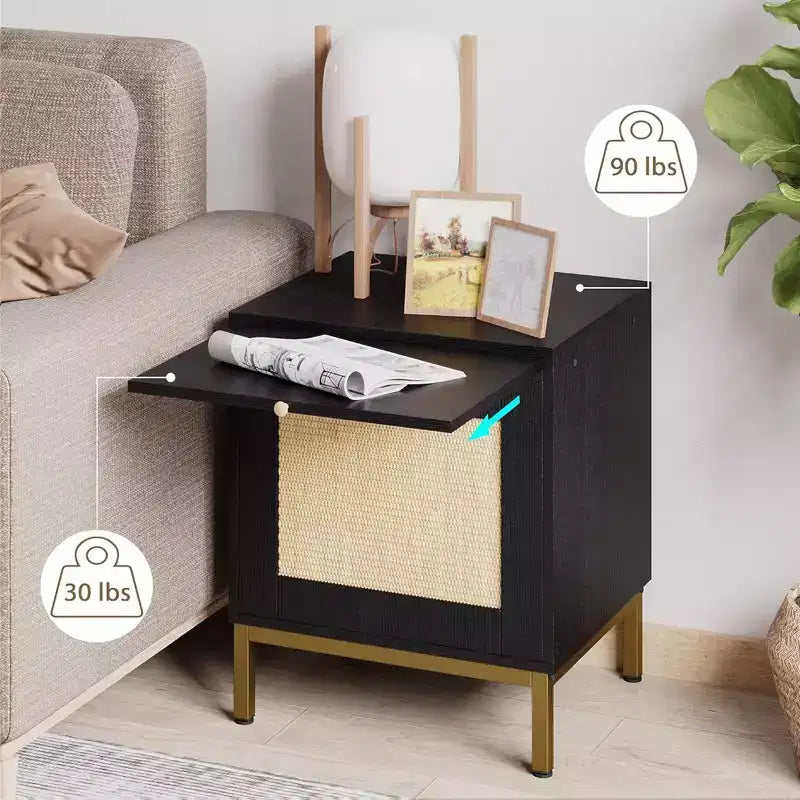 Tavolino in rattan, comodino in legno con vassoio estraibile