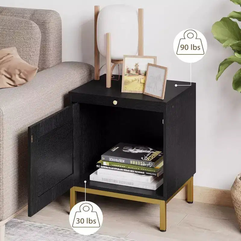 Tavolino in rattan, comodino in legno con vassoio estraibile