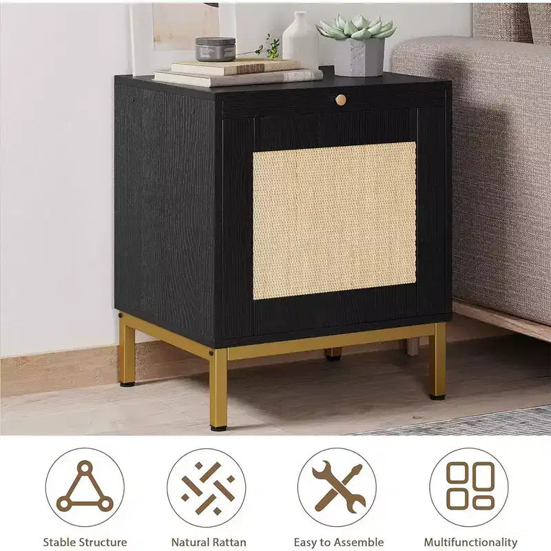 Tavolino in rattan, comodino in legno con vassoio estraibile