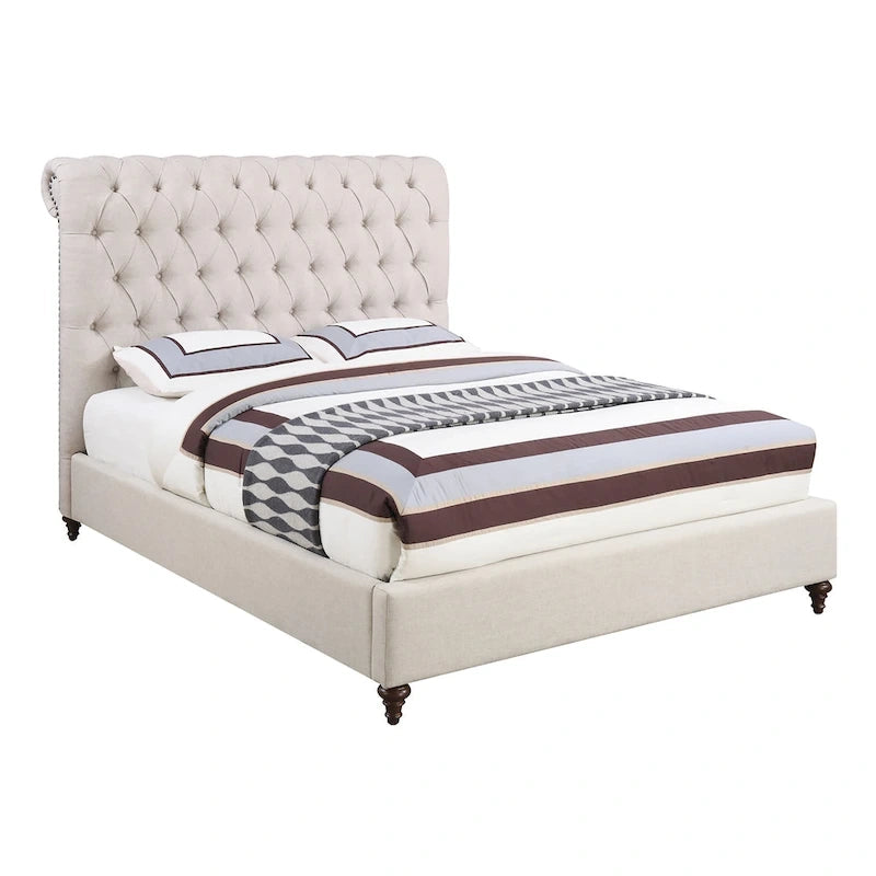 Letto imbottito capitonné con borchie