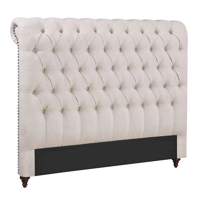 Letto imbottito capitonné con borchie