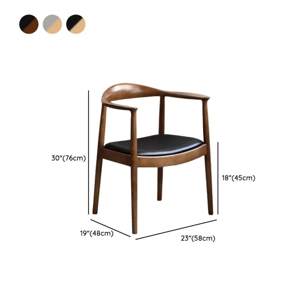 Chaise de salle à manger scandinave avec structure en bois courbé, assise tressée et accoudoirs