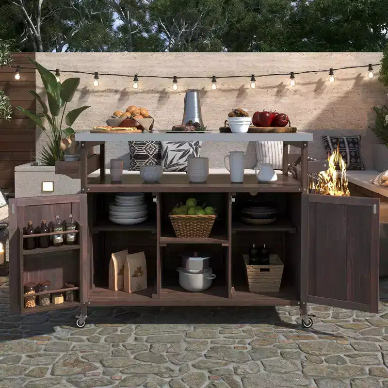Okak Outdoor-Kücheninsel mit Edelstahlplatte, Küchenwagen aus Holz mit Türen, Regalen und Gewürzablage, rollbare Kücheninsel