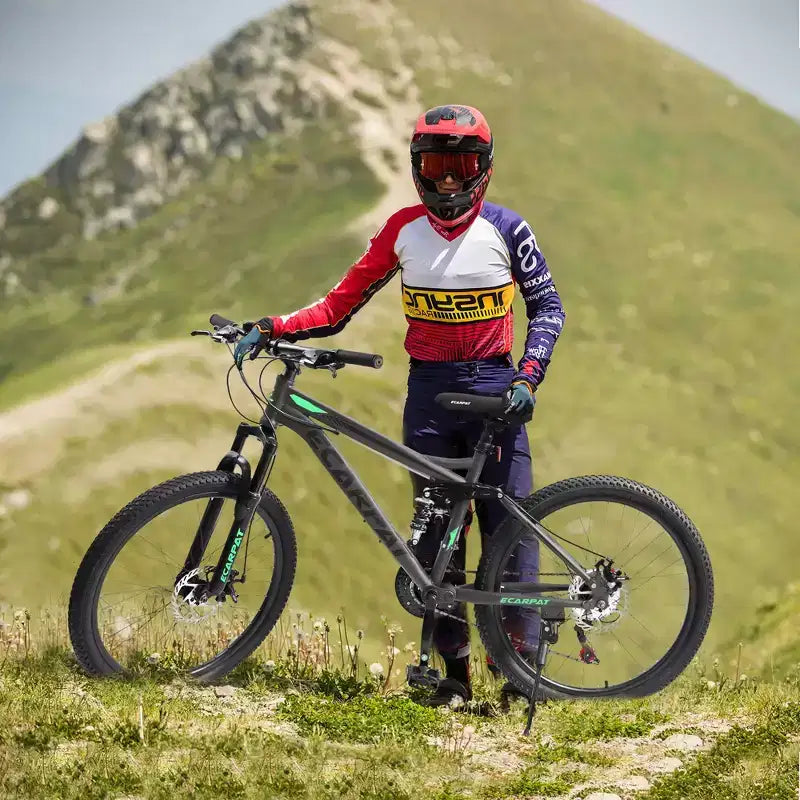 Mountain bike Okak da 26" con freni a disco, bicicletta per adulti a 21 velocità con telaio resistente e doppio ammortizzatore posteriore, bicicletta per ciclismo urbano su strada