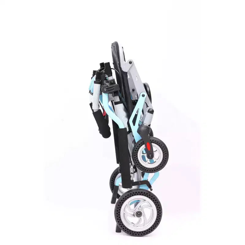 Cadeira de transporte para idosos ultraleve, cadeira de transporte dobrável portátil e leve, com travão de mão com bloqueio e apoios de braços rebatíveis amovíveis