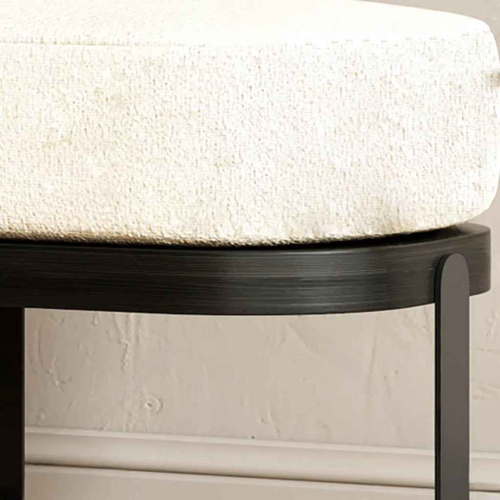 Panca corta moderna in legno con imbottitura beige