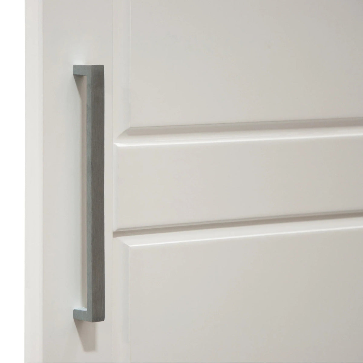 Palace Imports Cosmo třídveřová šatní skříň ze 100% masivního dřeva s dřevěnými nebo zrcadlovými dveřmi
