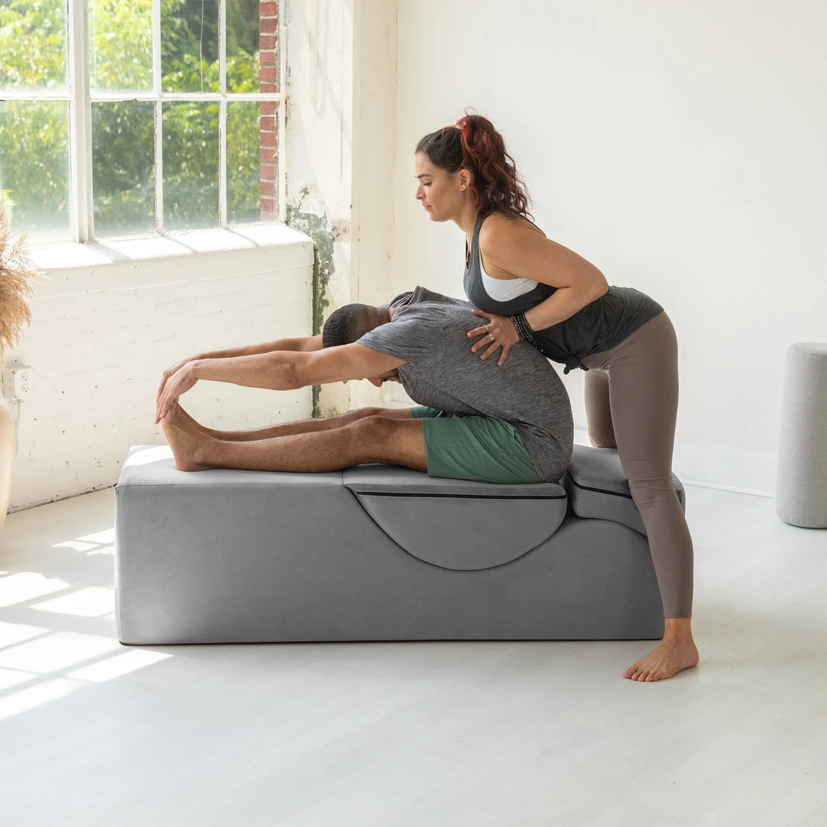 Avana Kami converteerbare chaise longue / yoga en massage - 2-in-1 hocker met verborgen uitklapbare yogastoel, microvelours - N/A