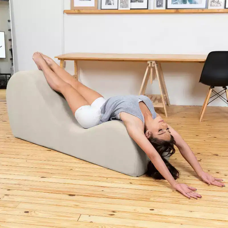 Espreguiçadeira elegante Avana para ioga - fabricada nos EUA - ideal para alongamentos, relaxamento, exercício e muito mais, 60D x 18W x 26H polegadas, cinzento-claro
