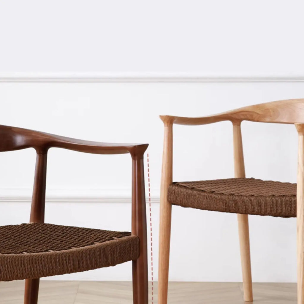 Chaise de salle à manger scandinave avec structure en bois courbé, assise tressée et accoudoirs