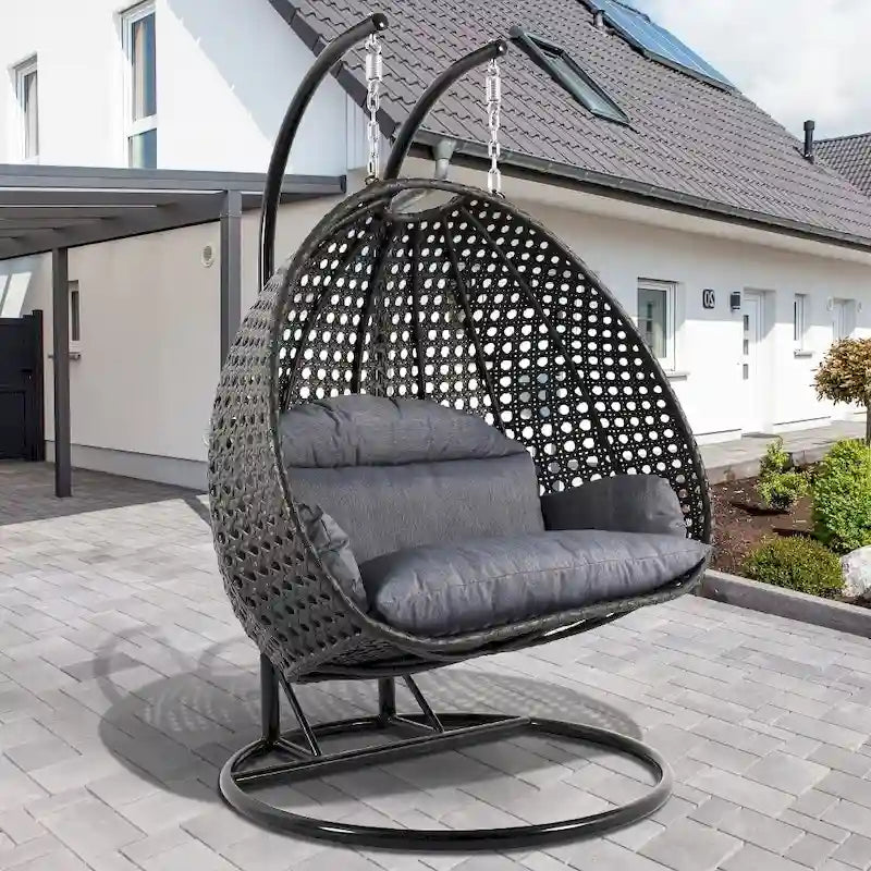 Poltrona sospesa a uovo LeisureMod per 2 persone con supporto - Altalena da patio in rattan intrecciato per esterni/interni, chaise longue con cuscini