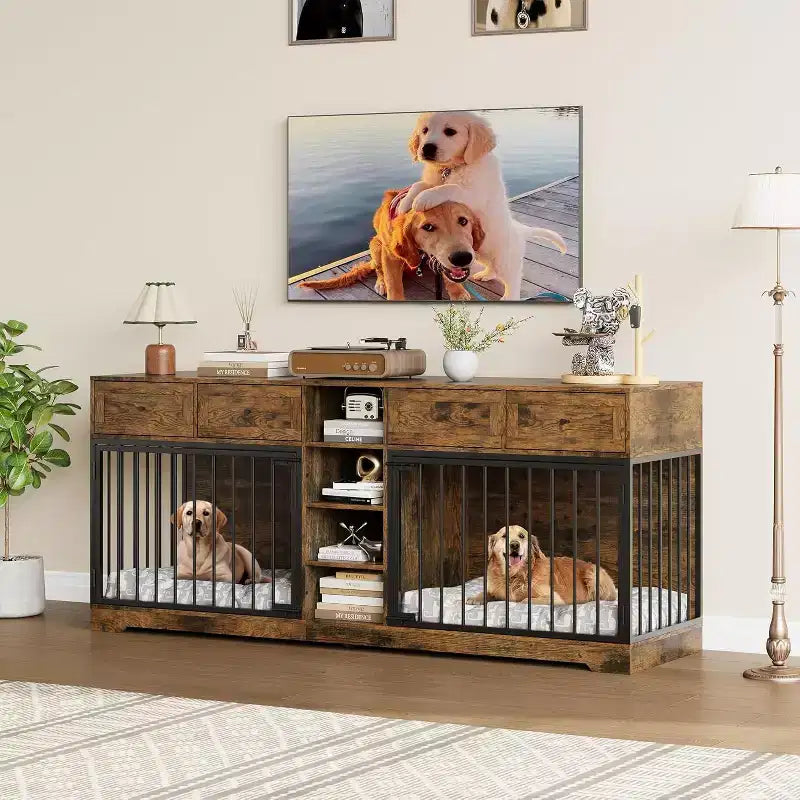 82 Casota de mobiliário para dois cães, canil grande para interior, casota de madeira resistente para 2 cães com suporte para TV, 4 gavetas e prateleiras