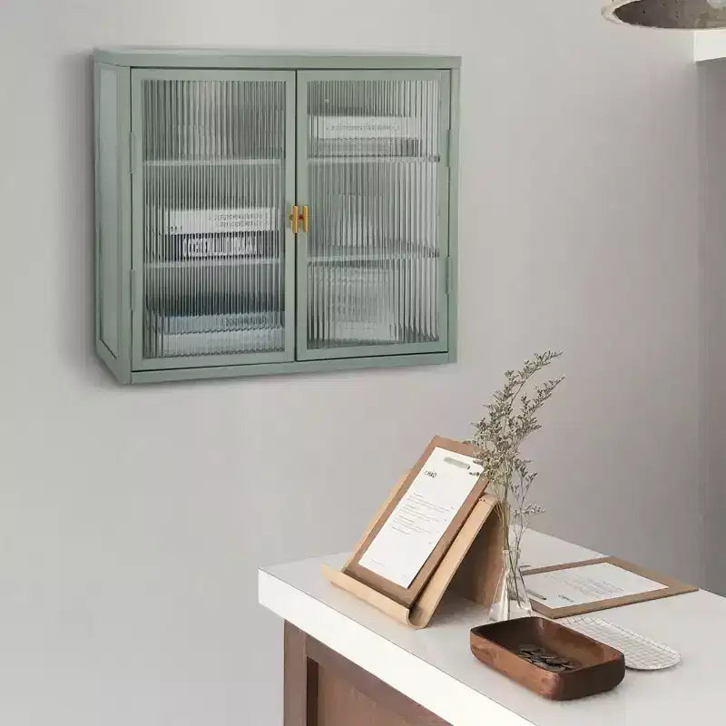 Wandschrank mit zwei Glastüren und viel Stauraum, abnehmbaren Türen und herausnehmbaren Einlegeböden, praktischer Werkzeugschrank