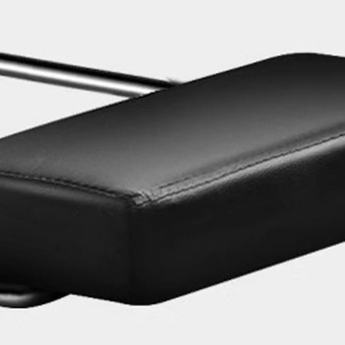 Ergonomické otočné kancelářské křeslo z černé kůže s podnožkou