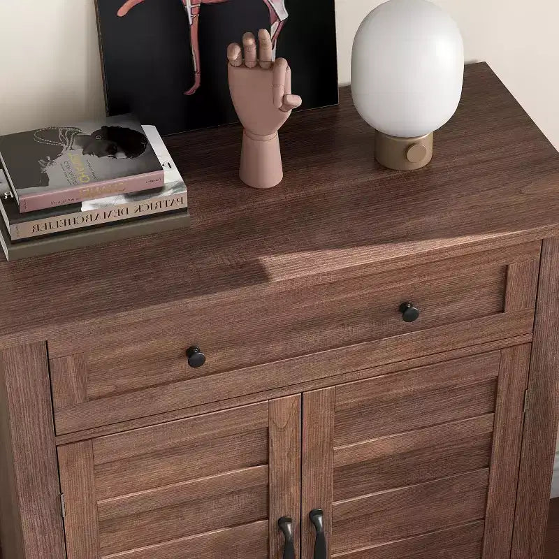 Rustikaler 80-cm-Stauraumschrank mit Lamellentüren, 3-fach höhenverstellbar, Doppeltürenschrank für Küche, Esszimmer und Homeoffice