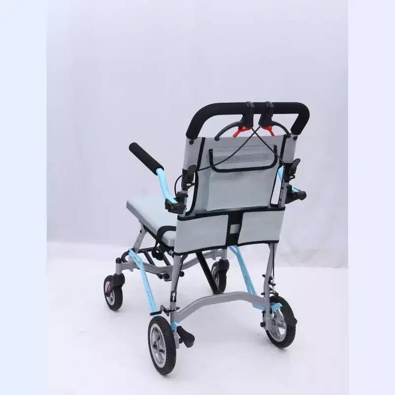 Cadeira de transporte para idosos ultraleve, cadeira de transporte dobrável portátil e leve, com travão de mão com bloqueio e apoios de braços rebatíveis amovíveis